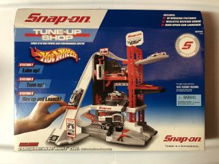 Hot Wheels Snap - On Tune - Up Shop Factory W/ Xhtf Nissan Skyline Gt - R R - 32