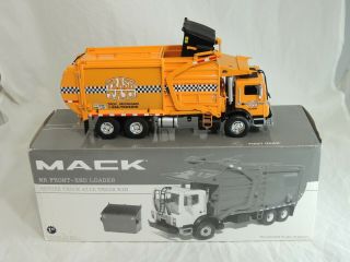 First Gear Mack Mr Front End Load Refuse Garbage Truck 1:34 Trash Taxi 19 - 3108