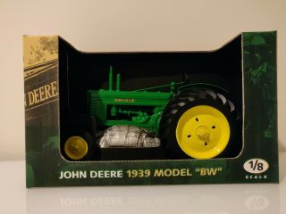 Ertl - John Deere - 1939 Model " Bw " Tractor - (1/8) Scale - Nib -