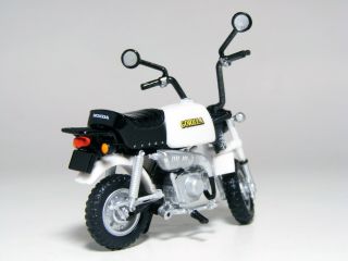 AOSHIMA 1:24 Scale Honda GORILLA Type 2001 White Miniature Motorcycle Model 3