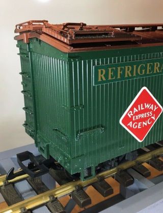 LGB 4071 REA Wood Sided Reefer - Railway Express Agency.  Box 3