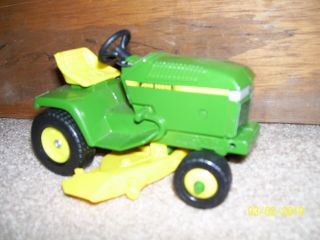 Collectible Ertl John Deere Lawn & Garden Farm Toy Tractor 1:16 Scale