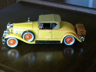 1/32 Scale 1931 Cadillac Series 370a Fleetwood Roadster W/ Trading Card