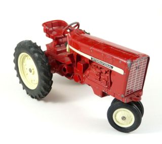 Ertl International Farmall Diecast Tractor 1:16 Scale Narrow Front Plastic Hubs