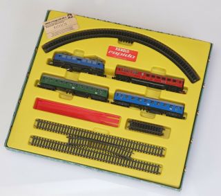 Arnold Rapido Train Set 047 - Locomotive - Cars - And Trucks
