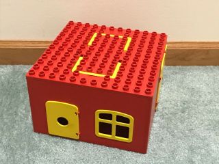 Red House With Handles To 1979 - 80 Lego Duplo Farm House Building Set 2650 045