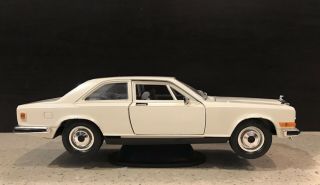 Burago Die Cast Rolls Royce Camargue,  1/22 Scale,  Made In Italy,  Off White