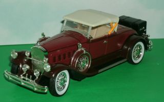 1/32 Scale 1930 Pierce Arrow Model B Diecast Classic Car Signature Models 32329