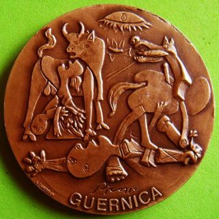 L@@k Art Spanish Painter Pablo Picasso Painting Guernica Great Bronze Medal