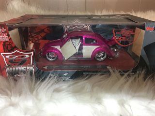1951 Volkswagen Beetle Pink Silver 1:18 Diecast Maisto