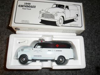 First Gear 1949 Chevrolet Panel Truck Mercy Ambulancet 1/34 Scale Diecast