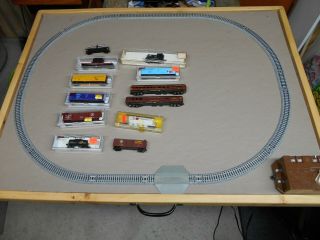N Scale Kato Train Track & Asst Rolling Stock & 1 Locomotive 2 Pennsylvania Cars