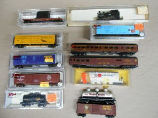 N scale Kato Train Track & Asst Rolling Stock & 1 Locomotive 2 Pennsylvania Cars 2