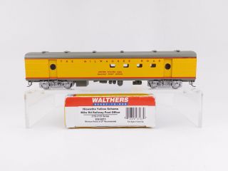 Ho Scale Walthers 932 - 9211 Milw Milwaukee Hiawatha Yellow Rpo Passenger Car