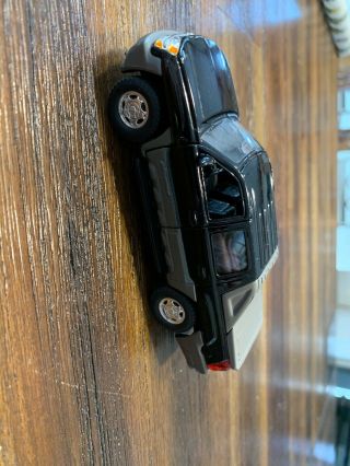Welly 2002 Black Chevrolet Avalanche Pickup Truck Scale 1:18 No.  2314