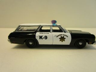 Johnny Lightning 1973 Chevrolet Caprice Wagon Police K - 9