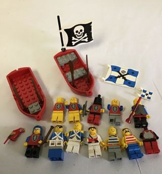 Lego Vintage Pirates Imperial Guards Jolly Boats W/oars,  Weapons,  Parrot,  Flags