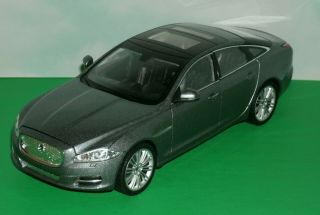 1/24 Scale 2010 Jaguar Xj Sedan Diecast Model Car - Welly 22517 Metallic Grey