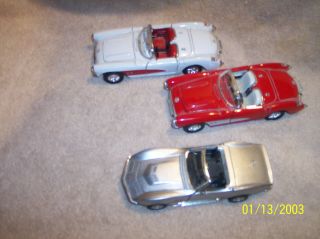 Maisto Die Cast 1957 (2) Chevrolet Corvette & 1969 1:24 Scale