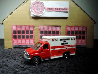 Matchbox 2009 Ford E - 350 Ambulance Red/white San Luis Obispo City Fire Dept.  Ca