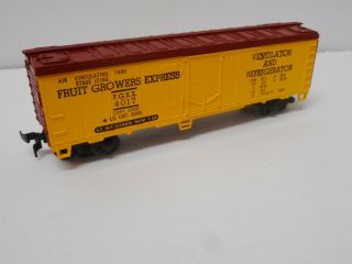 Revell 4017 Fruit Growers Express Refrigerator Car (wrong Box) Ho Scale