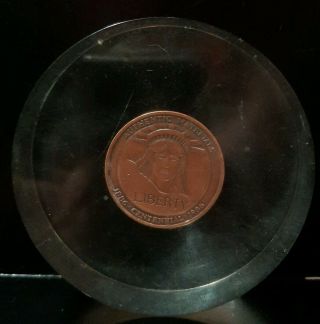 Statue Of Liberty Authentic Materials Centennial 1986 Medal Paper Weight 3.  5 " X1 "