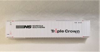 Walthers HO Scale 48 Foot Ribside Norfolk Southern Triple Crown Container 2