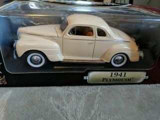 Yat Ming - Road Signature - Deluxe Edition - 1941 Plymouth 1/18 Diecast