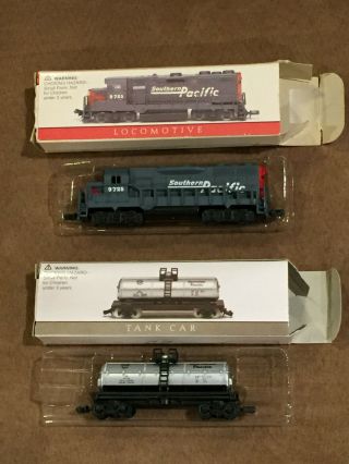Southern Pacific Railroad Locomotive & Tank Car N Scale Trains