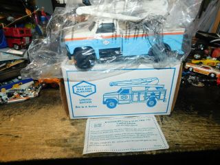 Ertl Dicast Baltimore Gas & Electric 1993 Ford Utility Bucket Truck Bank