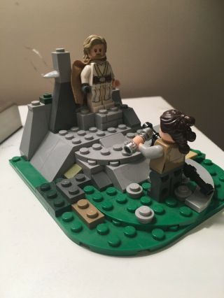 Lego Star Wars Luke Skywalker And Rey Minifigures With Custom Ahch - To Base