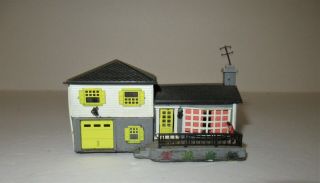 N Scale Detailed Two - Story House W/ Figure (3 " X 2 ")
