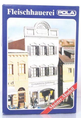 Pola 156 Ho / Oo Building Kit - Town House With Butchers Shop & Sausages