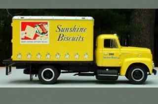 1st First Gear 1957 International Dry Goods Van Sunshine Biscuits 1/34 Scale