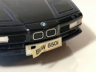 1/18 scale metal die cast model MAISTO BMW 850i dark blue 3