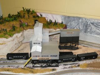 Walthers River Mining Built Painted Including 7 Life - Like 100 Ton Hopper Car