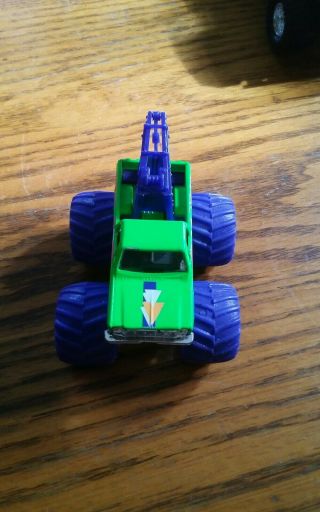 000 Road Champs 1987 Base Monster Wheels Towing Tow Truck Green & Purple Monster