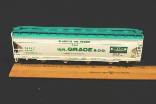 W.  R.  Grace & Co.  4 - Bay Covered Hopper Car Ho Scale 1:87 Assembled