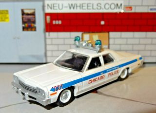 1974 - 76 Dodge Monaco Chicago Police Car 1/64 Diorama Diecast Collectible Model E