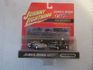 Johnny Lightning James Bond 007 American Flashbacks Goldfinger 2 - Car Set Diorama