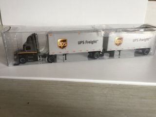 Tonkin Ho 1:87 Scale Ups Freight Volvo Vnm Day Cab Truck 28’ Double Trailer