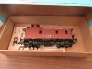 Ho Scale Athearn Kit 1250 Atsf Santa Fe Caboose 1957 Model Train