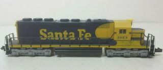 Santa Fe Railroad Emd Sd40 Diesel Locomotive 5015 Kato N Scale