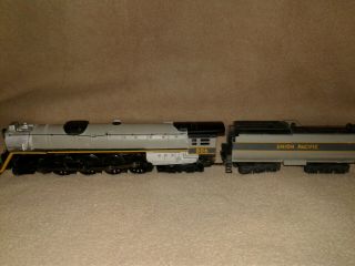 Bachmann Ho Scale 4 - 8 - 4 Union Pacific Steam Locomotive W/ Tender 806