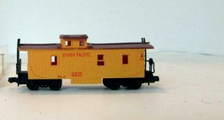 Arnold Rapido N Scale - Vintage Union Pacific Caboose - Latch Couplers - Exc - V7