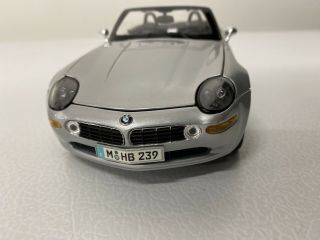 BMW Z8 Convertible 1:18 Maisto Silver 3