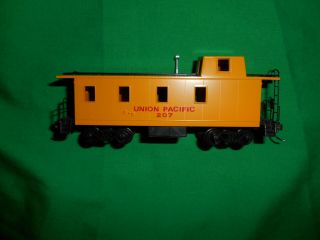 Ho Scale Bachmann Freight Car Yellow Caboose Union Pacific Railroad Up Rr 207
