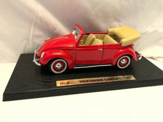 Maisto Volkswagen Beetle Cabriolet 1:18 Die Cast Model Red