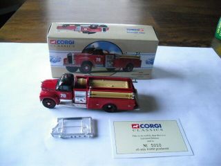 Corgi Chicago Fire Department Mack B Series Pumper 98450 1/50 Scale