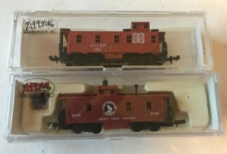 Two Atlas N Scale Cabooses - Great Northern And At & Sf Railways